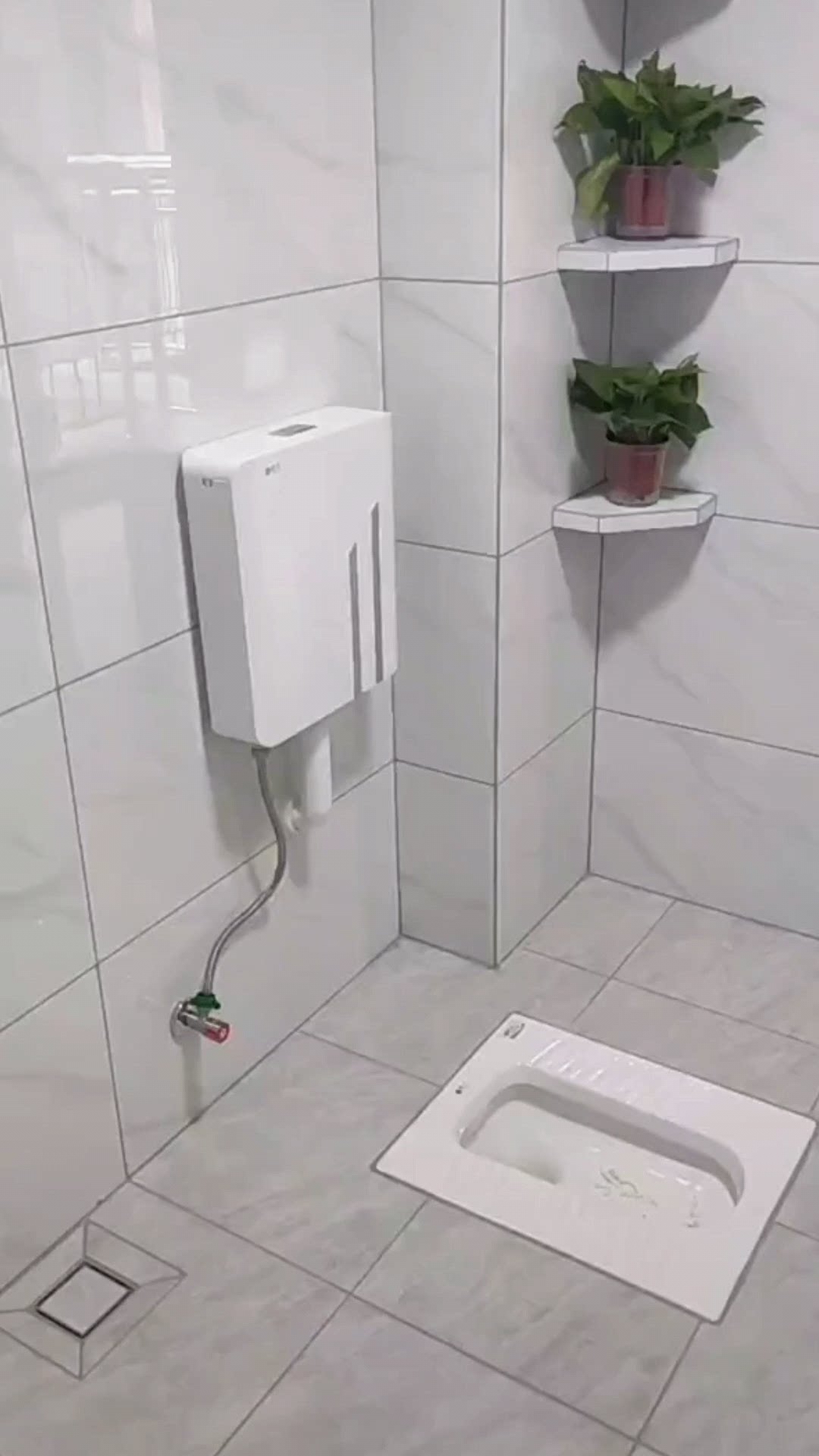 蹲便器隐藏水箱设计背后的安装原理与实用性解析