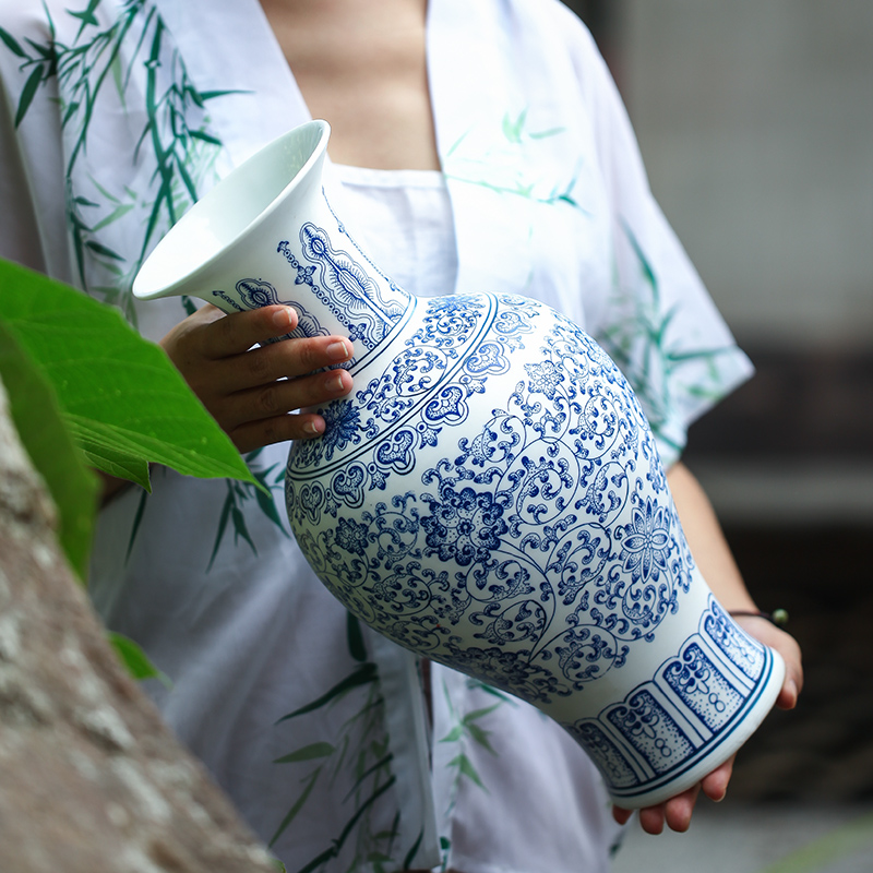 Jingdezhen Chinese unglazed ceramic thin foetus blue and white porcelain vase, the sitting room porch retro flower arranging TV ark, furnishing articles