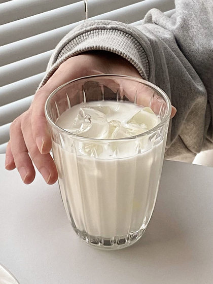 INS Ice American Latte Coffee Cup 간단한 패션 절묘한 고급 고급 수직 스트라이프 유리 가정용 컵 INS Ice American Latte Coffee Cup 간단한 패션 절묘한 고급 고급 수직 스트라이프 유리 가정용 컵