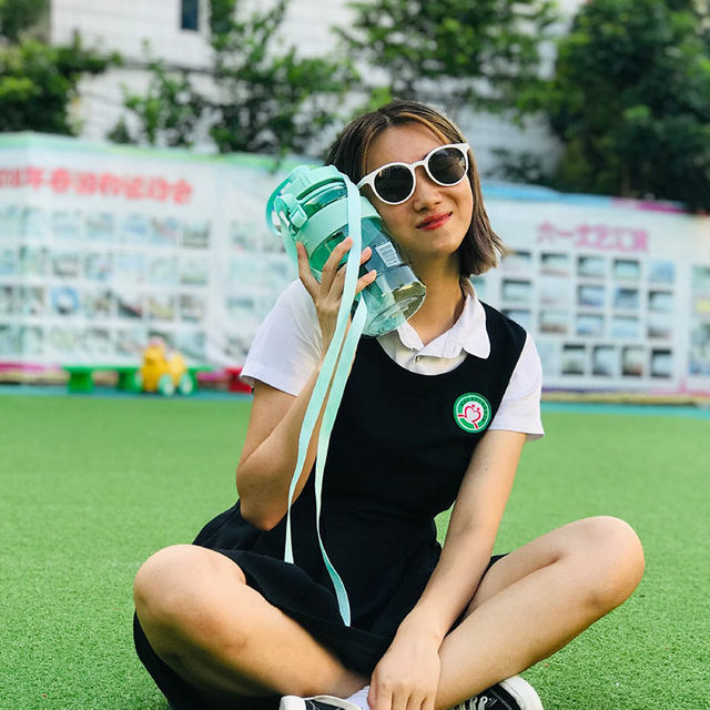 Taiwan green shell large-capacity water cup kettle outdoor portable sports large water cup with straw plastic water bottle space cup Taiwan green shell large-capacity water cup kettle outdoor portable sports large water cup with straw plastic water bottle space cup