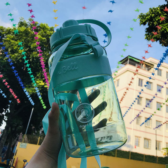 Taiwan green shell large-capacity water cup kettle outdoor portable sports large water cup with straw plastic water bottle space cup Taiwan green shell large-capacity water cup kettle outdoor portable sports large water cup with straw plastic water bottle space cup