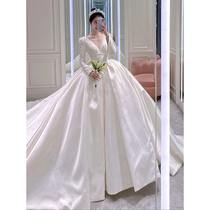 The long-sleeved wedding dress 2021 bride's wedding dress retro satin light wedding dress French out of the court style 2022