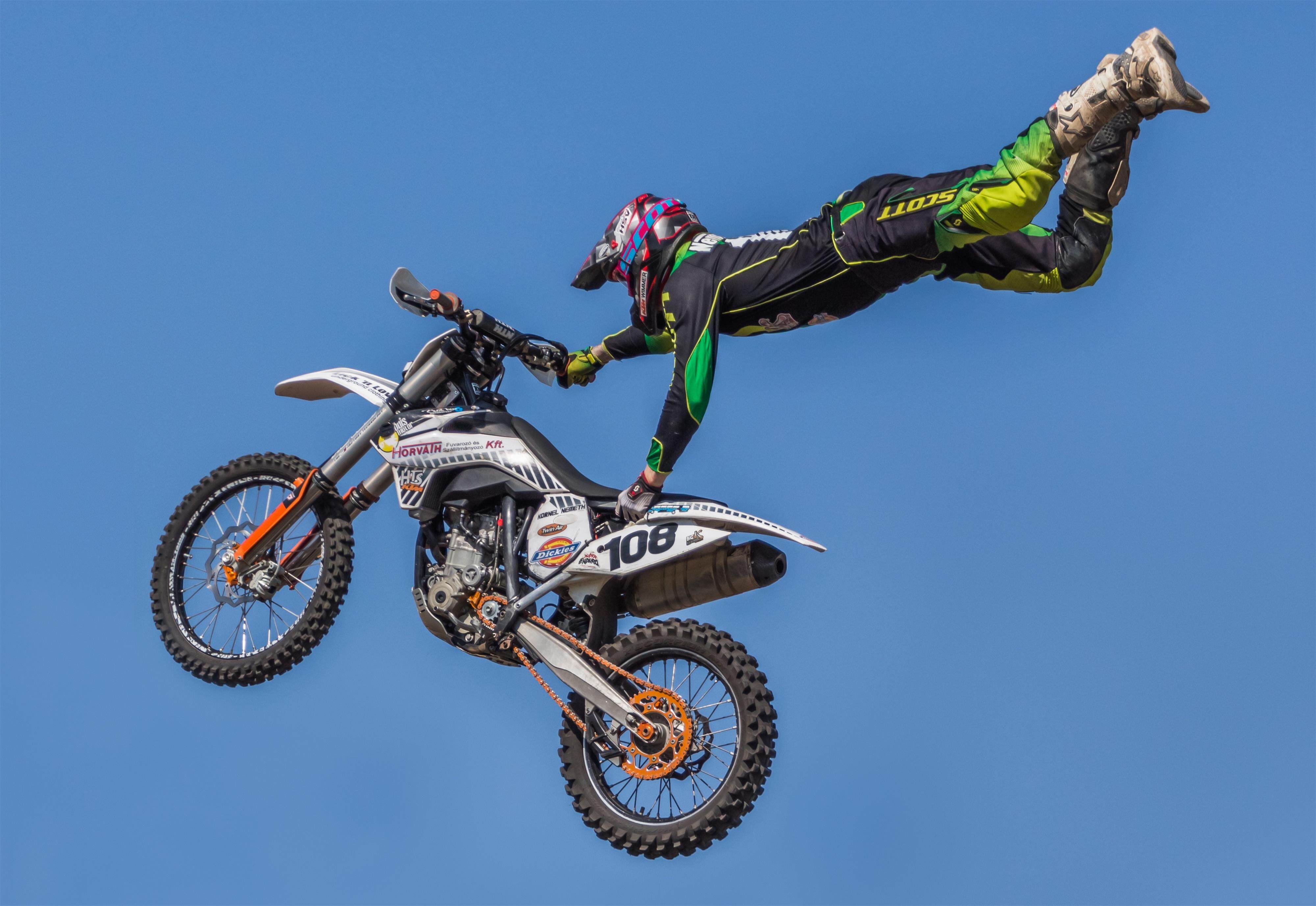 玩转越野摩托车必备的装备 - 天猫精选