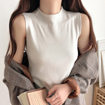 Semi-high-collar knitted vest woman autumn winter temperament wearing a sleeve-free suit and wearing a bracelet silk to lay the jacket