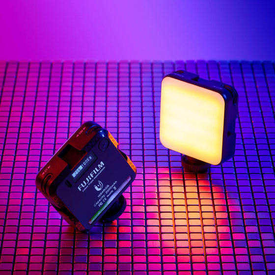 Fujifilm/Fuji의 첫 번째 이미징 미니 Evo 충전 라이트 라이트 미니 편리한 포켓 RGB 채우기 조명 휴대 전화 셀카 사진 라이브 방송 SLR 마이크로 단일 카메라 블로그 사진 조명 Fujifilm/Fuji의 첫 번째 이미징 미니 Evo 충전 라이트 라이트 미니 편리한 포켓 RGB 채우기 조명 휴대 전화 셀카 사진 라이브 방송 SLR 마이크로 단일 카메라 블로그 사진 조명