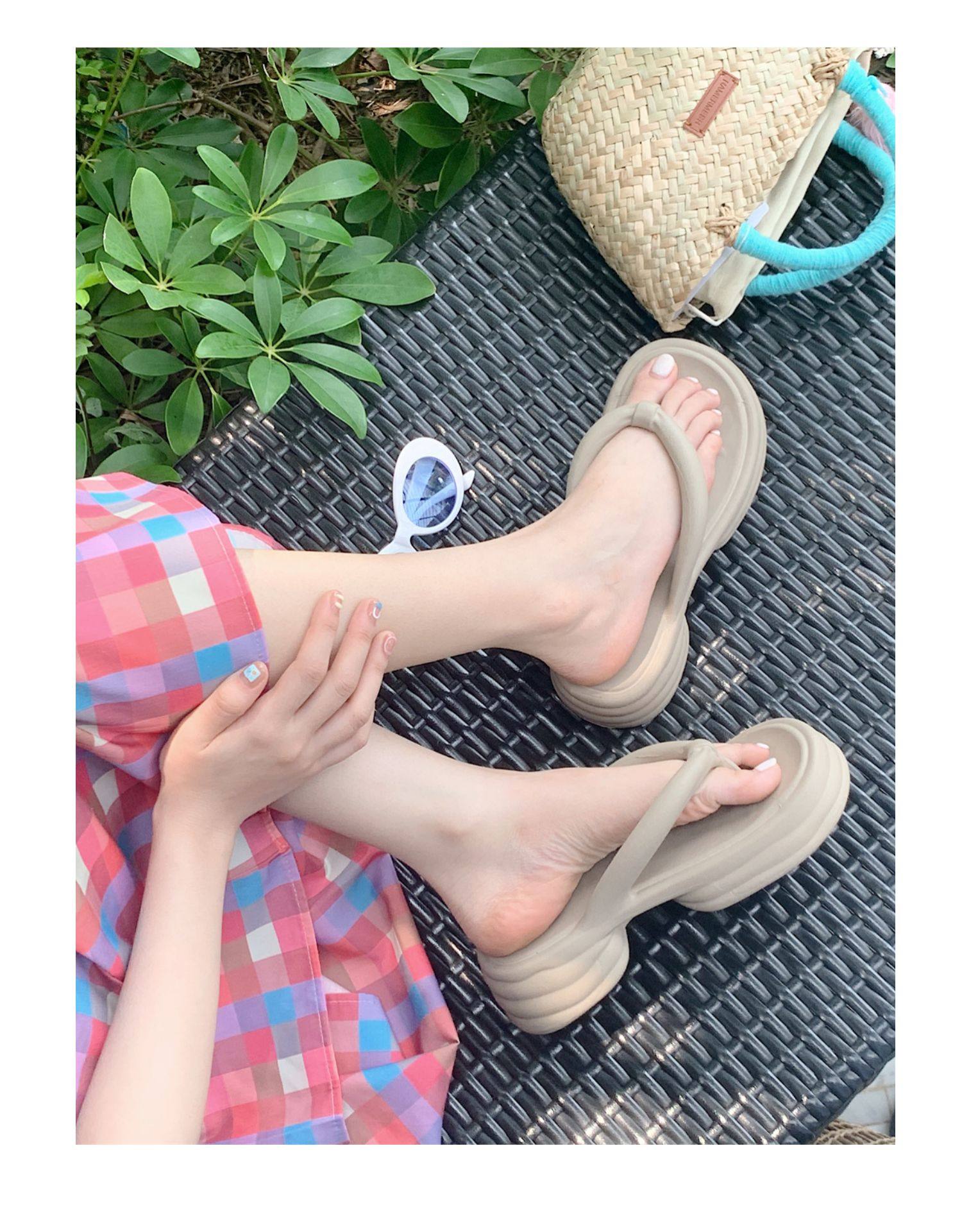 简约踩屎感防滑休闲ins韩版网红夹脚人字拖夏季学生新款外穿拖鞋