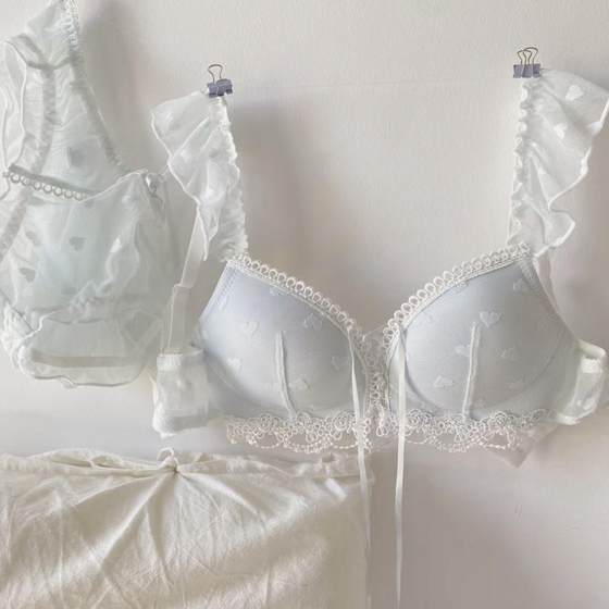 Japanese sweet retro girl lace underwear without steel rings gathering small breasts and breasts anti-sagging bra set
Japanese sweet retro girl lace underwear without steel rings gathering small breasts and breasts anti-sagging bra set