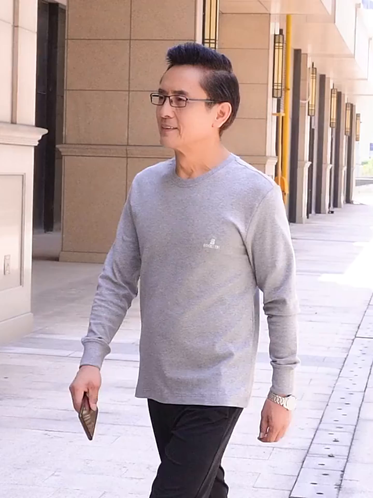 爸爸的衣柜缺这个件纯棉卫衣？春秋季软糯舒适还百搭！