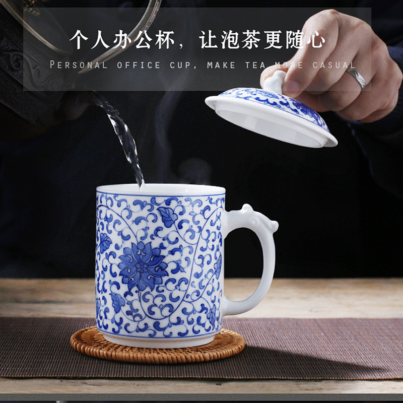 Jingdezhen up the fire which office ceramic cups with cover hand - made home tea cup and meeting of blue and white porcelain cup