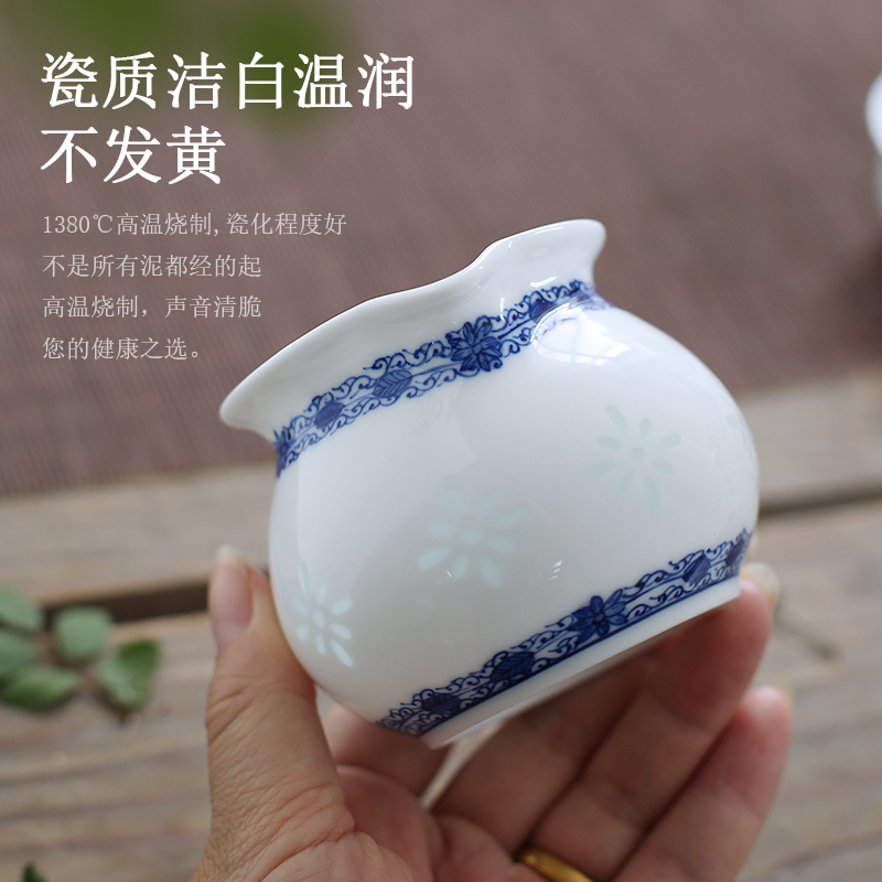 Blue and white and exquisite porcelain jingdezhen up the fire which hand - made ceramic tea set points fair keller of tea ware device and a cup of tea