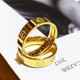 진짜 베트남 Shajin Kajia Ring Ins 가벼운 고급 틈새 틈새 모방 황금빛 광택 커플 남성과 여자 같은 손가락 반지 진짜 베트남 Shajin Kajia Ring Ins 가벼운 고급 틈새 틈새 모방 황금빛 광택 커플 남성과 여자 같은 손가락 반지