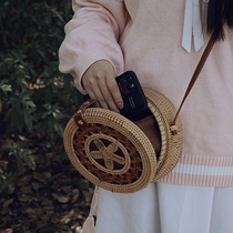 Wild retro straw woven womens shoulder bag handmade rattan outdoor picnic shooting props supplies net red oblique cross bag