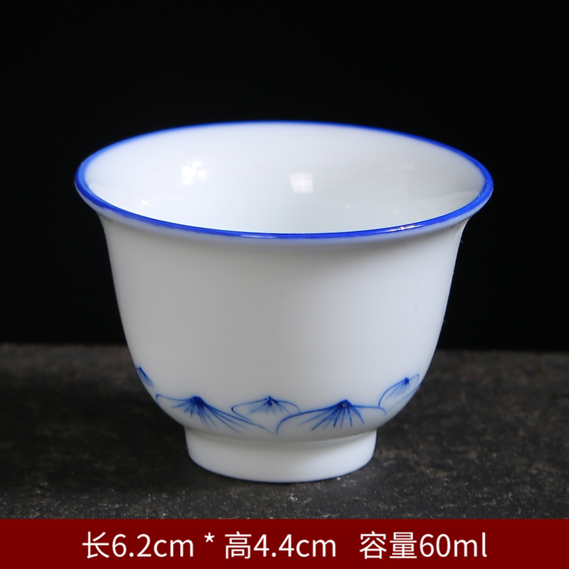 Hand - made kung fu master of blue and white porcelain cup cup single individuals dedicated tea tea cup ceramic sample tea cup