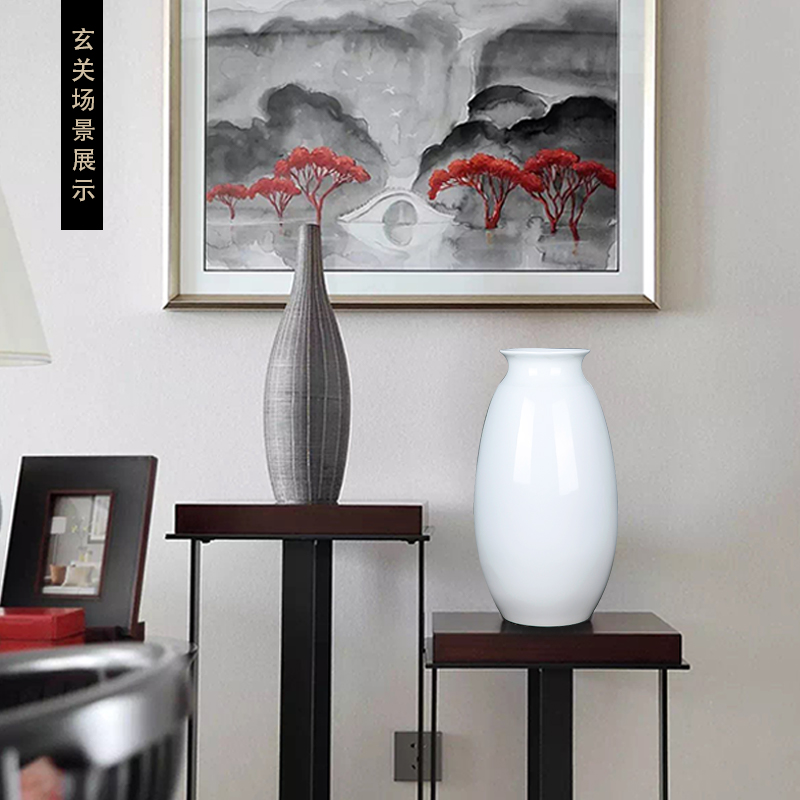 Jingdezhen ceramics European white vase is placed in the dry flower arranging hotel adornment of I sitting room living room