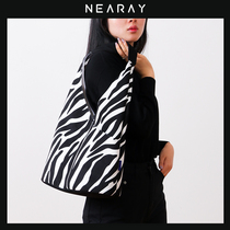 Nirui black and white zebra pattern portable bucket bag 2021 New Tide fashion shoulder canvas bag large capacity Womens bag bag