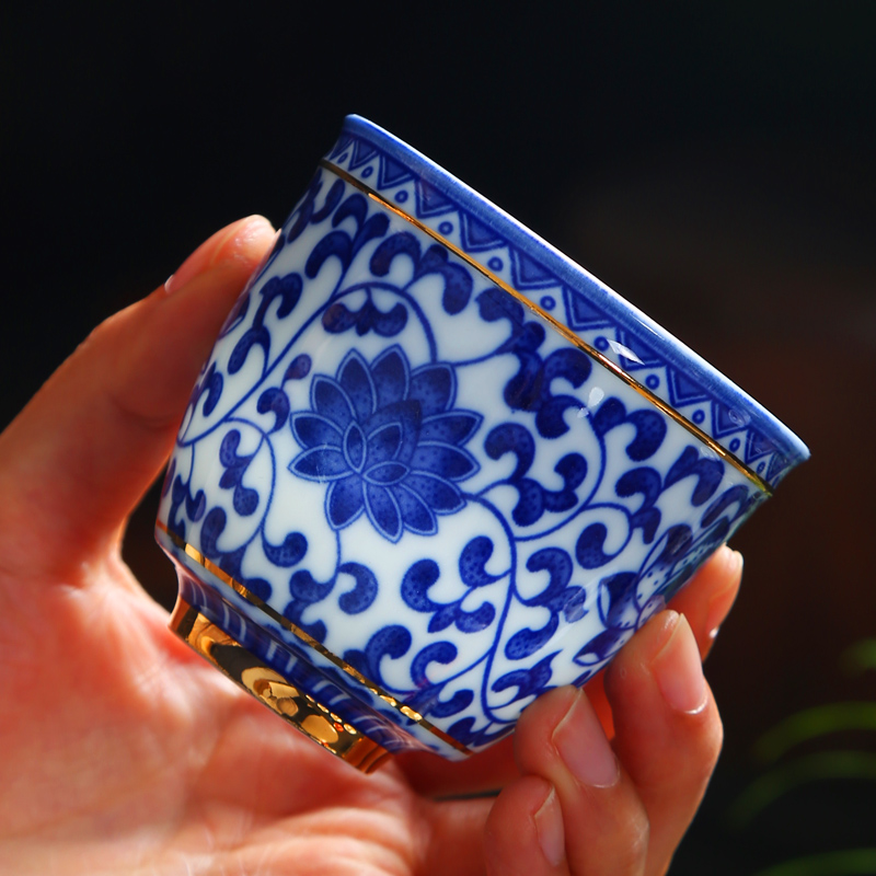 The Master of the blue and white porcelain cup sample tea cup archaize ceramic kung fu tea cup bowl large kung fu Japanese single CPU