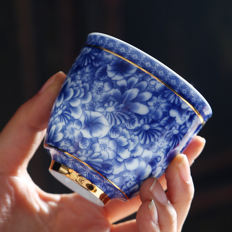 Ceramic cups sample tea cup jingdezhen porcelain antique kung fu tea master of blue and white porcelain cup, small single CPU