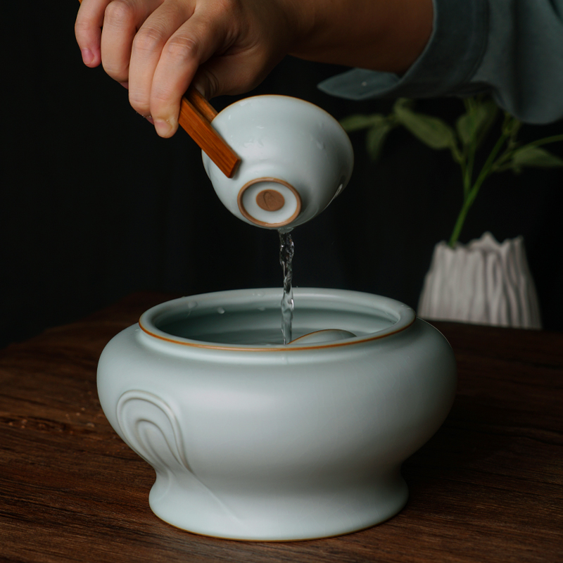 Your up tea to wash large XiCha glass jar is Chinese style household ceramics jingdezhen manual celadon kung fu tea accessories