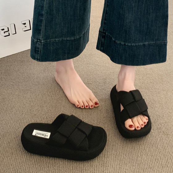 French beautiful thick-soled high-rise slippers for women in summer wear 2025 new super hot outdoor casual beach flip flops
French beautiful thick-soled high-rise slippers for women in summer wear 2025 new super hot outdoor casual beach flip flops