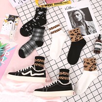 Retro Socks Female Midbarrel Socks ins Chains South Korea cute day Department BAO WELN Street 100 hitch student plaid stockings w