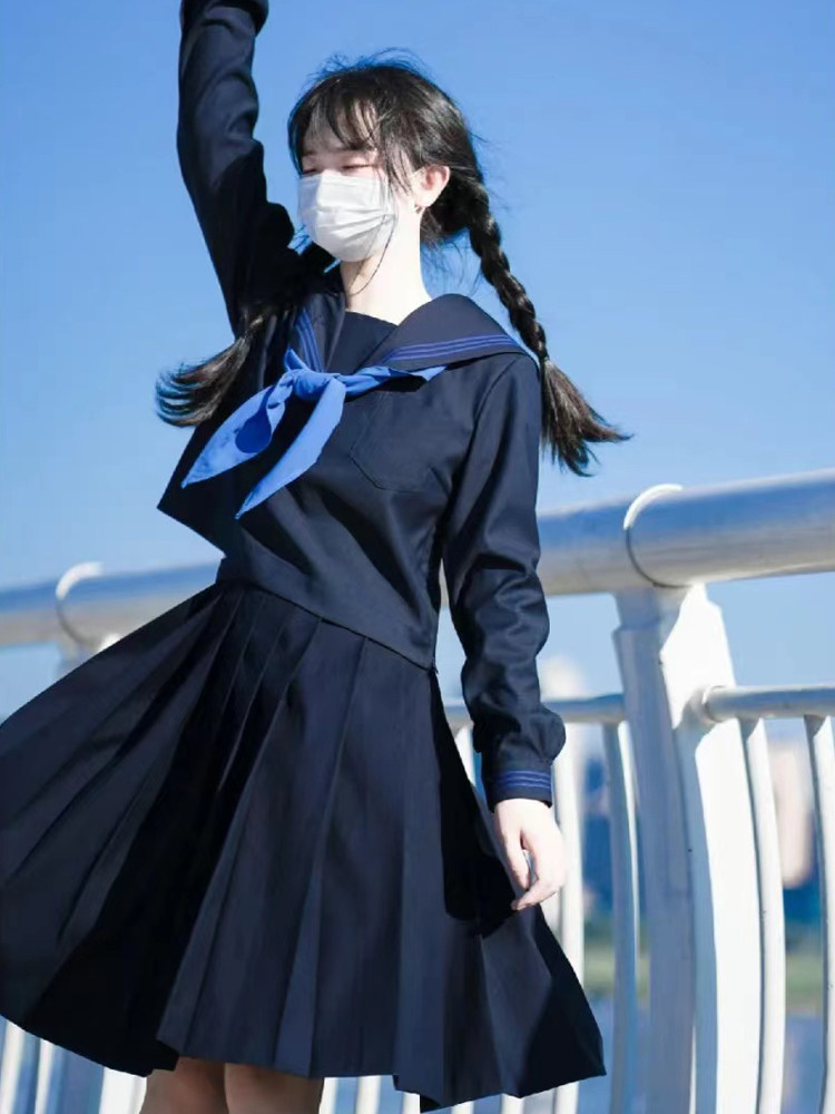 为什么很多人偏爱蓝三本水手服?