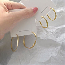 South Korea big ring ring earrings female European and American retro port style Hepburn temperament advanced sense atmospheric light luxury fashion ear ornaments