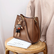 Package Bag 2022 New Tide Fashion Genuine Leather Bucket Bag Woman Single Shoulder Inclined Satchel Commute Womens Bag Fashion 100 Hitch Bag