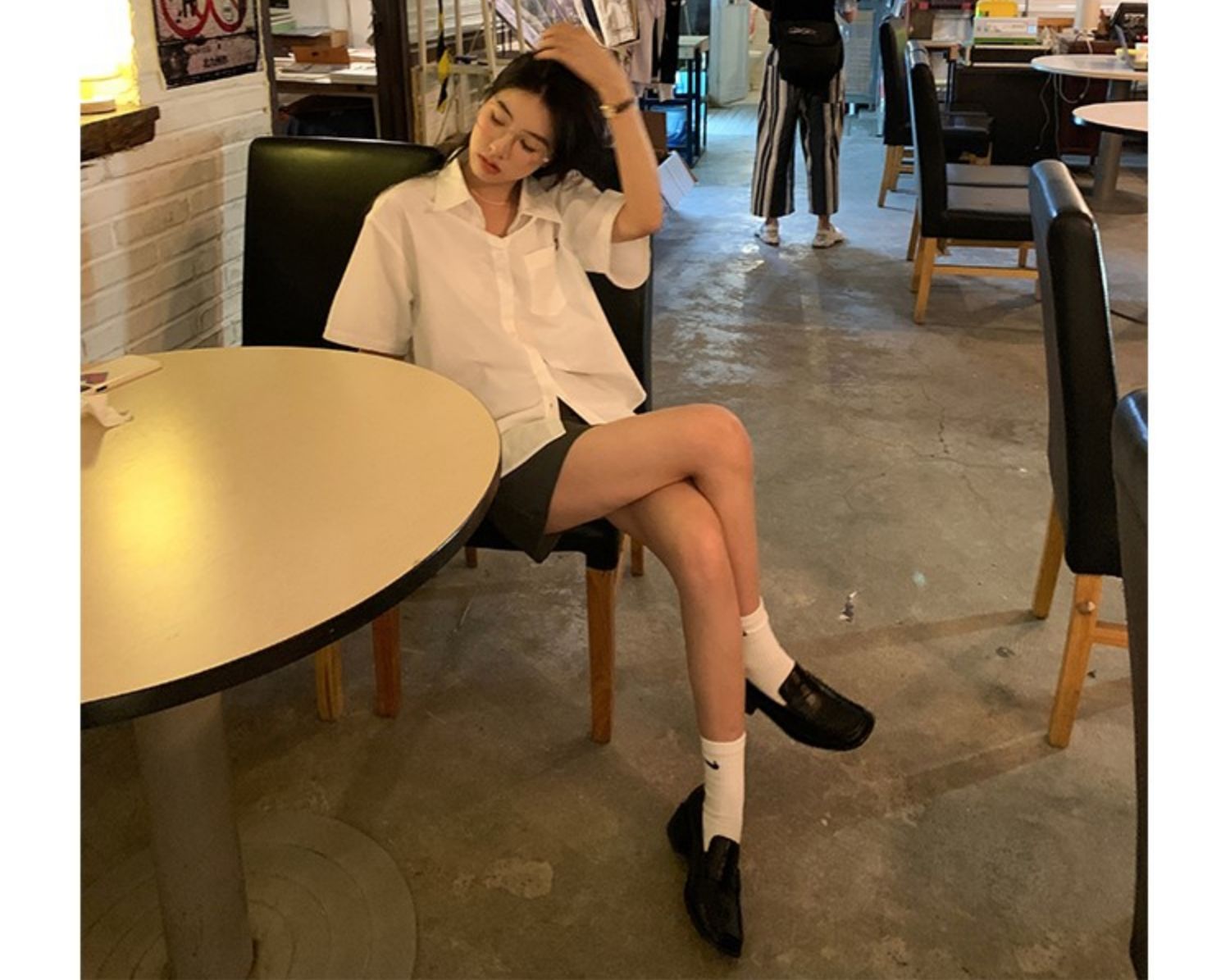 理发店主阻拦城管撕广告,冲突中被对方咬伤手指;兰州警方:将依法调查处置 理发店主阻拦城管撕广告,冲突中被对方咬伤手指;兰州警方:将依法调查处置