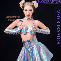 The Raptors acted out of the bar and acted out of the sexy lacquer leather gogo dance and the atmosphere interacted with the wine.