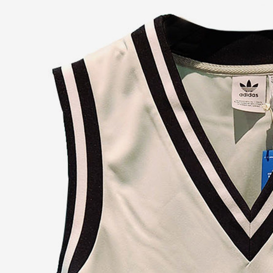 adidas/adidas 정통 클로버 여성 세련된 민소매 V- 넥 캐주얼 드레스 IS5263 adidas/adidas 정통 클로버 여성 세련된 민소매 V- 넥 캐주얼 드레스 IS5263