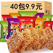 The palm of the heart is simply dry eating noodles and nostalgic after 90 net red instant noodles Palm crisp mixed snacks snack food