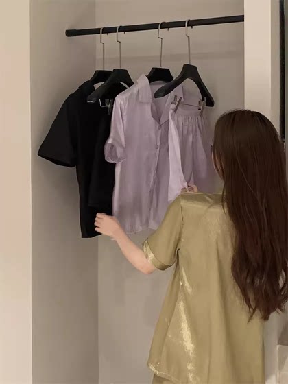여름 가디건 짧은팔 반바지에서 여성을위한 보라색 프랑스 고급 얼음 실크 잠옷 ins 스타일 홈 의류 세트 여름 가디건 짧은팔 반바지에서 여성을위한 보라색 프랑스 고급 얼음 실크 잠옷 ins 스타일 홈 의류 세트