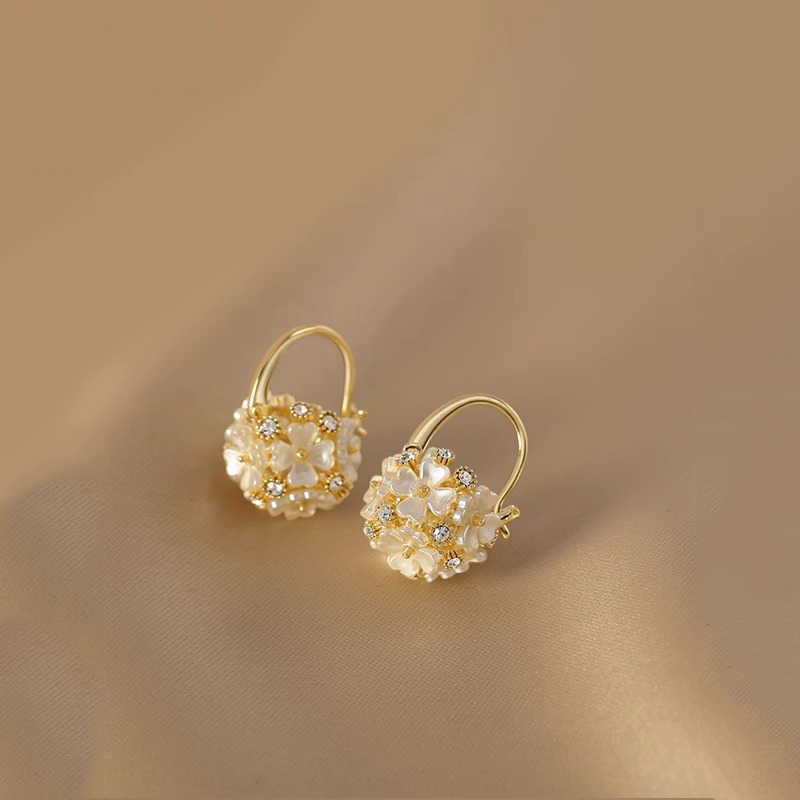 Ottles discount store clear cabin 18K gold earrings limited-time discount inlaid with fritillary ear nail female accessories special cabinet-Taobao