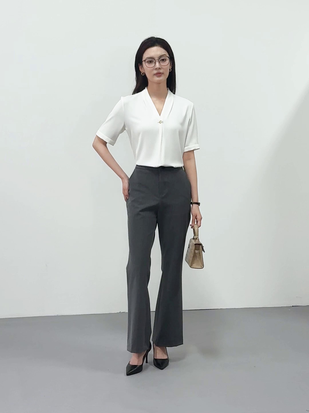 李婷面试穿错衬衫被淘汰？真相竟然是这个件V领雪纺白衬衫救了她！