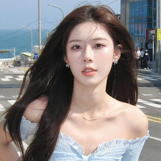 가벼운 고급스러운 단순한 별 귀걸이 여성 2025 새로운 핫 스타일 절묘한 독특한 귀걸이 틈새 디자인 기질이 귀걸이 가벼운 고급스러운 단순한 별 귀걸이 여성 2025 새로운 핫 스타일 절묘한 독특한 귀걸이 틈새 디자인 기질이 귀걸이