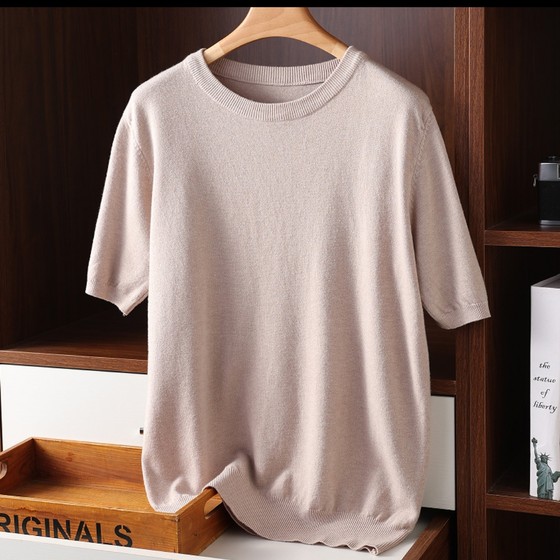 Knitted short-sleeved men's thick spring, autumn and winter sweater base shirt plus fat plus large size round neck half sleeve Andy velvet five-point sleeve
Knitted short-sleeved men's thick spring, autumn and winter sweater base shirt plus fat plus large size round neck half sleeve Andy velvet five-point sleeve