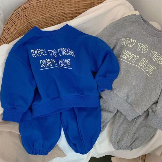 Boys and Girls 2024 new autumn baby boy fashionable suit parent-child sweatshirt and sweatpants casual top two-piece set
Boys and Girls 2024 new autumn baby boy fashionable suit parent-child sweatshirt and sweatpants casual top two-piece set