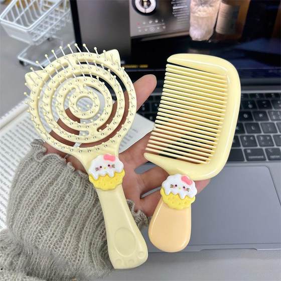 새로운 만화 INS 빗 작은 휴대용 중공 모양 빗질 발톱 마사지 부드러운 이빨 귀여운 푹신한 학생 새로운 만화 INS 빗 작은 휴대용 중공 모양 빗질 발톱 마사지 부드러운 이빨 귀여운 푹신한 학생