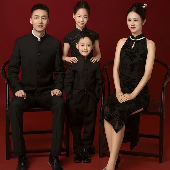 2025 new photo studio parent-child outfit family photo family sweater photo theme parent-child outfit set
2025 new photo studio parent-child outfit family photo family sweater photo theme parent-child outfit set