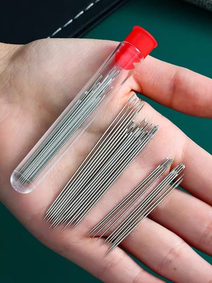 튜브 장착형 손 꿰매는 바늘 큰 눈 바늘 노인 바늘 가정 날가있는 전통적인 손 봉제 퀼트 나무 배럴 바늘 튜브 장착형 손 꿰매는 바늘 큰 눈 바늘 노인 바늘 가정 날가있는 전통적인 손 봉제 퀼트 나무 배럴 바늘