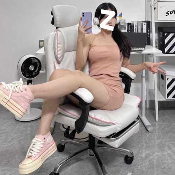 Home computer chair e-sports chair comfortable long-term sitting game study sofa chair back chair live lift swivel chair
Home computer chair e-sports chair comfortable long-term sitting game study sofa chair back chair live lift swivel chair