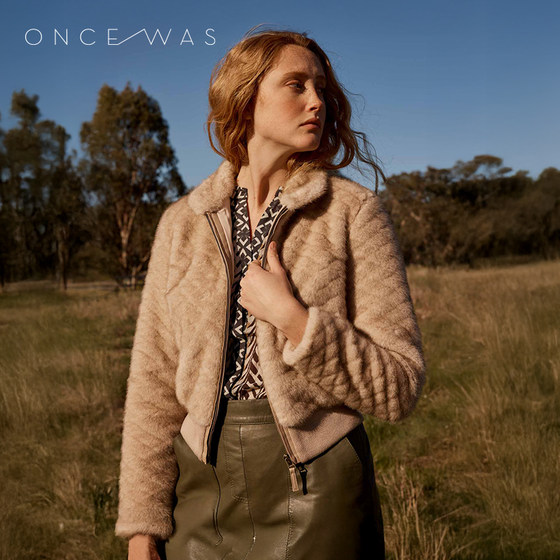 Oncewas Stella woolen short jacket makes you look slim lamb fur windproof and warm in environmentally friendly fur
Oncewas Stella woolen short jacket makes you look slim lamb fur windproof and warm in environmentally friendly fur