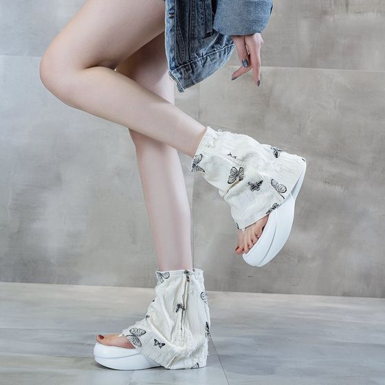 Hollow breathable toe sandal boots for women 2025 summer new A-style thick-soled sponge cake small high heel fashion hole short
Hollow breathable toe sandal boots for women 2025 summer new A-style thick-soled sponge cake small high heel fashion hole short