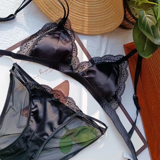 French sexy satin comfortable wire-free small breast underwear pure lace-edged girl's triangle Z cup bra set
French sexy satin comfortable wire-free small breast underwear pure lace-edged girl's triangle Z cup bra set
