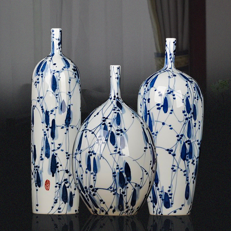 Jingdezhen blue and white porcelain vase three - piece creative decoration in the sitting room household dry flower decoration crafts are arranging flowers