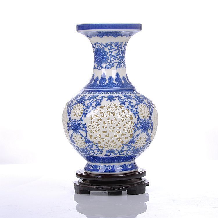 Jingdezhen ceramics ivory and exquisite hollow out of the blue and white porcelain vase classical modern household act the role ofing is tasted furnishing articles in the living room