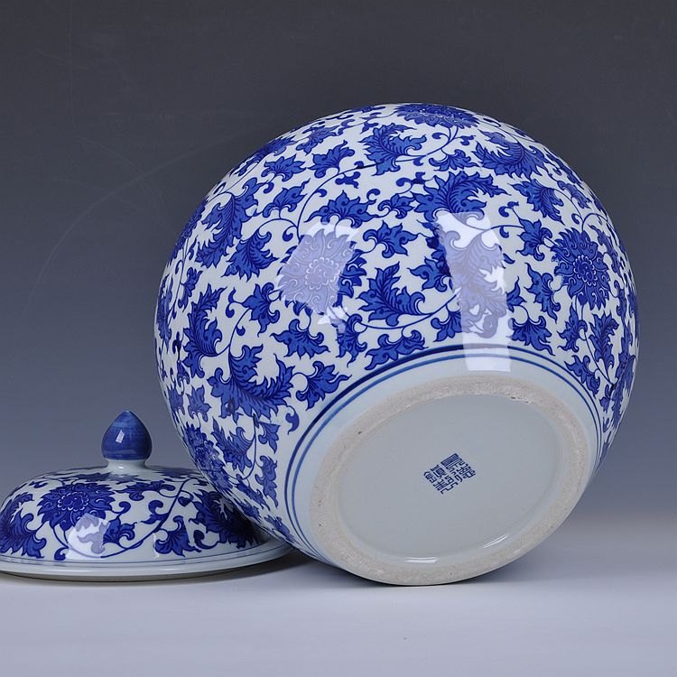 Blue and white porcelain of jingdezhen ceramics bound lotus flower general large jar jar storage tank pickled decoration furnishing articles