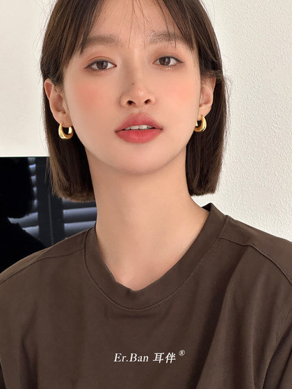 여성을위한 물 드롭 귀걸이 틈새 디자인 감각 고급 평범한 원 귀걸이 이어 버드 금 귀걸이 실버 니들 이어링 2025 새로운 모델 여성을위한 물 드롭 귀걸이 틈새 디자인 감각 고급 평범한 원 귀걸이 이어 버드 금 귀걸이 실버 니들 이어링 2025 새로운 모델