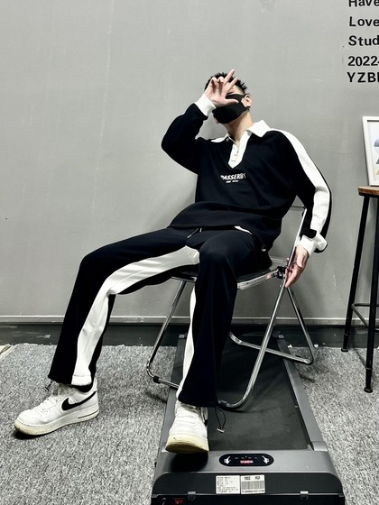 2022 autumn new style spliced sweatshirt and trousers suit for men and women fashion personality casual sports handsome two-piece set
2022 autumn new style spliced sweatshirt and trousers suit for men and women fashion personality casual sports handsome two-piece set