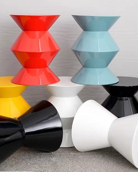 Nordic Internet celebrity round side several living room movable corner simple modern coffee table creative small sofa bedside table
Nordic Internet celebrity round side several living room movable corner simple modern coffee table creative small sofa bedside table